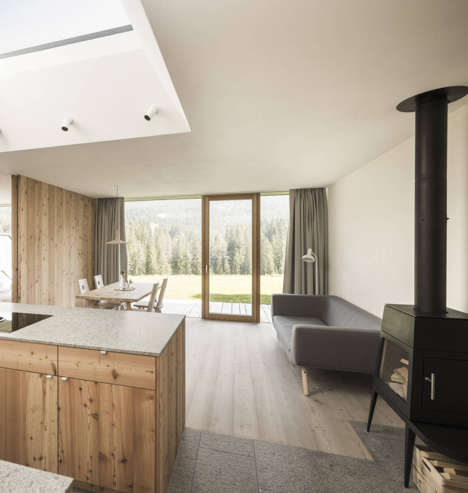 Lodge mit großer Liegewiese