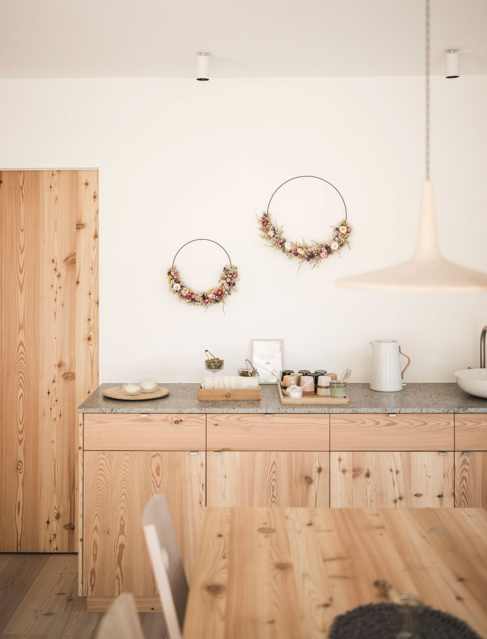 Gemütliche Teeecke im Saunabereich