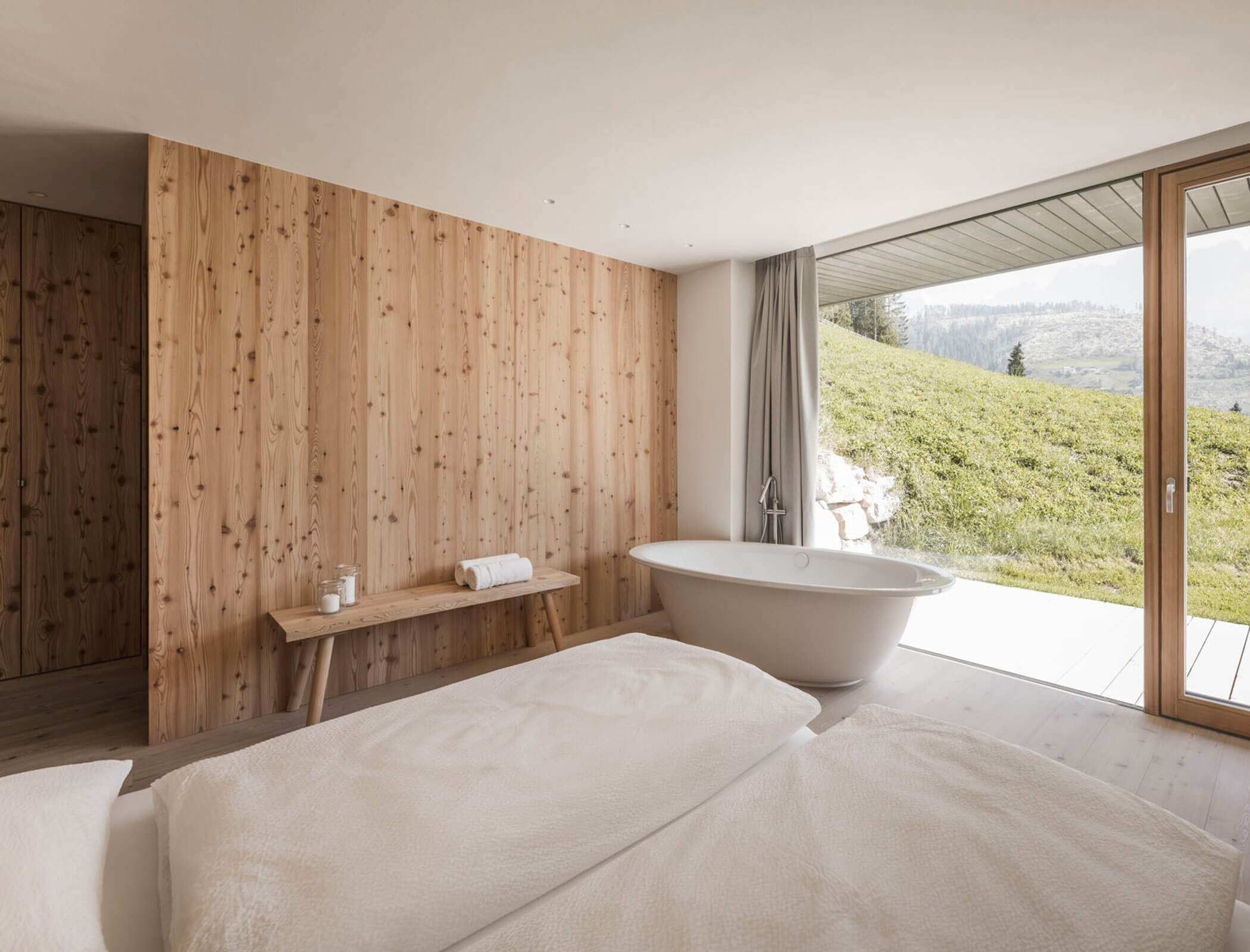 Lodge Rosengarten - Schlafzimmer mit Badewanne