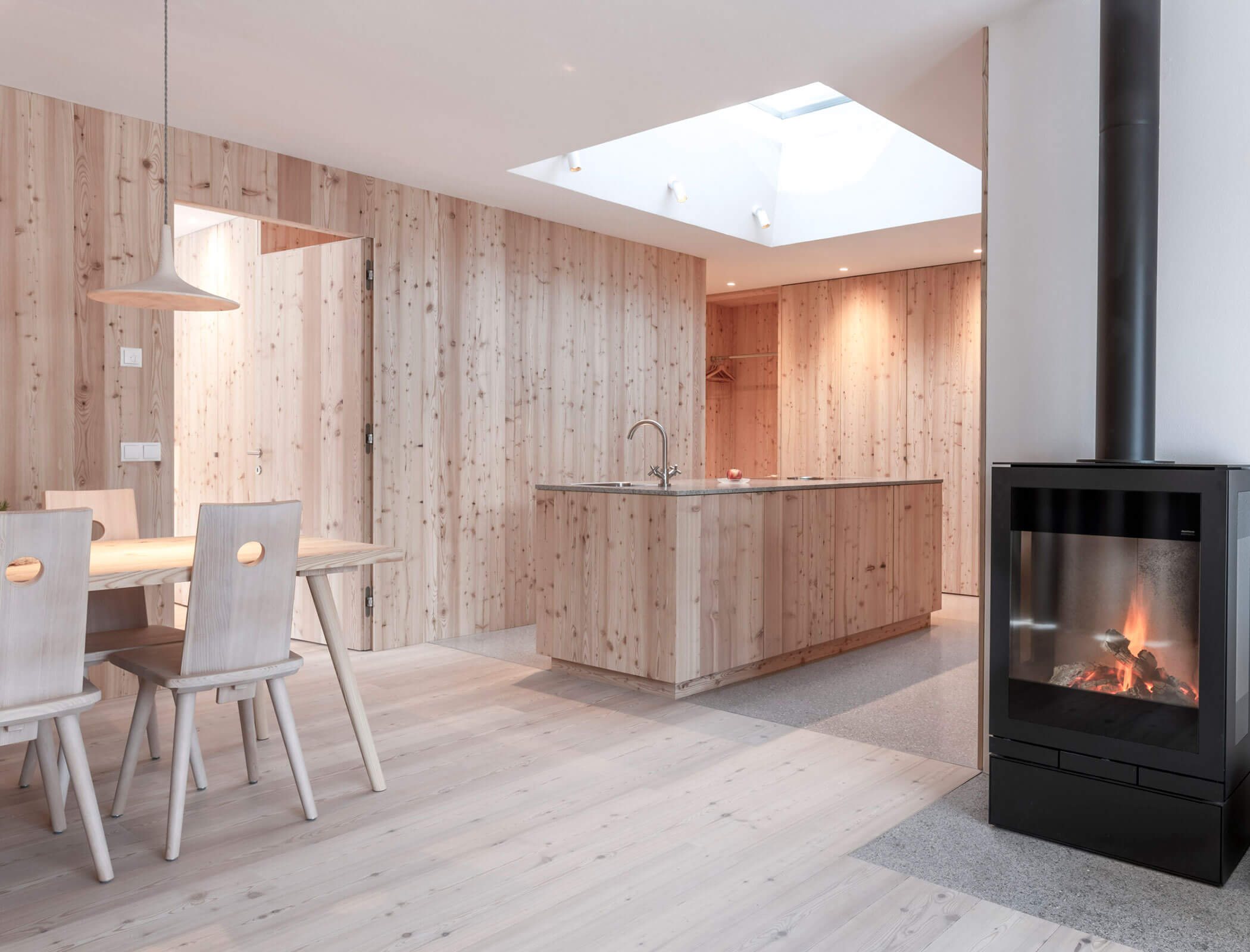 Lodge Rosengarten - Wohnraum mit Ofen